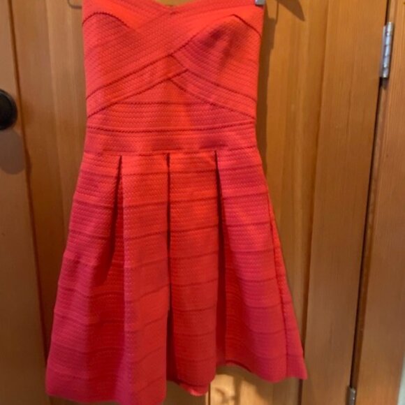 Express Women Dress SM Coral Orange Mini Fit & Flare Bandage Strapless Pleated - Picture 1 of 4